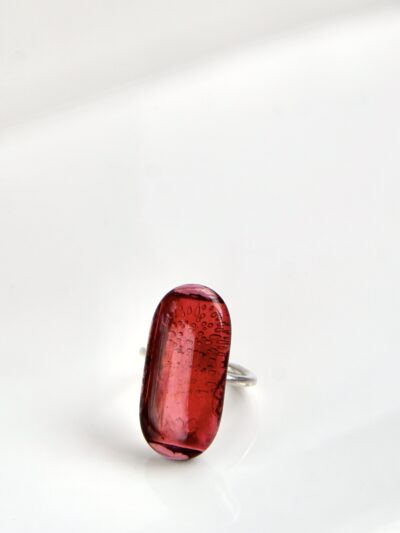 Bague Dragée Rouge Framboise – Bijou québécois en verre fusionné et argent par MÉLA.