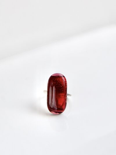 Bague Dragée Rouge Framboise – Bijou québécois en verre fusionné et argent par MÉLA.